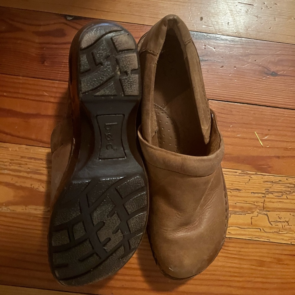 New BOC Born Concept Womens Sz 9M light Brown Leather Slip On Clogs. Never wor - Picture 3 of 3